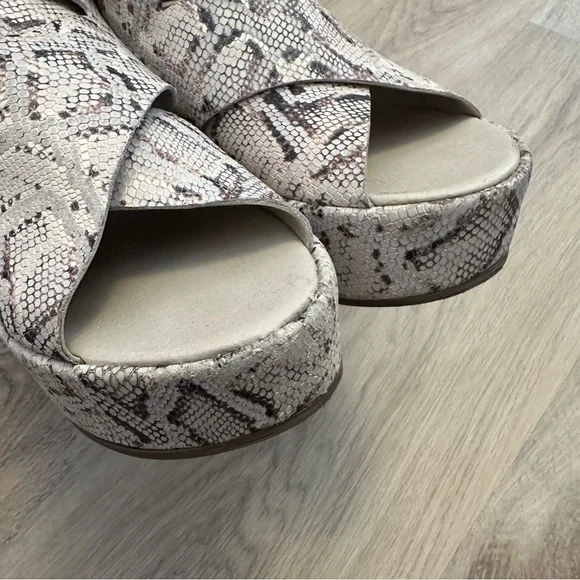 Amuse Society X Matisse Runaway Leather Python Wedge size 7 - Picture 2 of 8